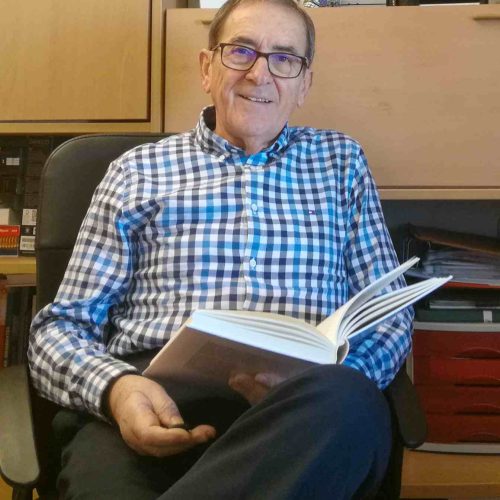 FOTO-AUTOR-PARA-SOLAPA-compressed-1-1