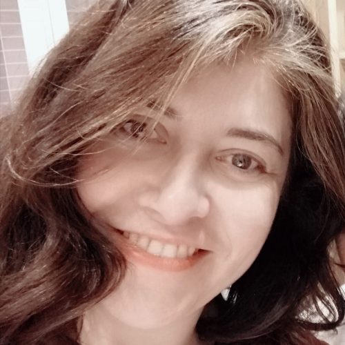 FOTO-PARA-LA-SOLAPA-AUTORA-scaled