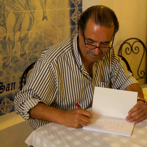 firmando-libros. firmando-libros.